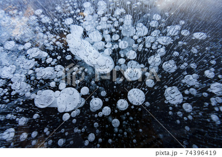 北海道糠平湖のアイスバブル 北海道糠平湖のアイスバブル 74396419