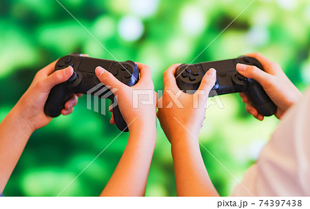 ゲーム　対戦　兄弟　姉妹　家族　eスポーツ 74397438