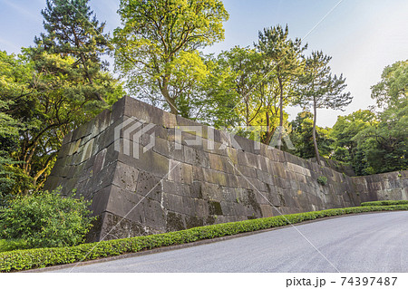皇居東御苑　旧江戸城　中雀門跡　中之門跡　二の丸　三の丸　皇居附属庭園　石垣 74397487