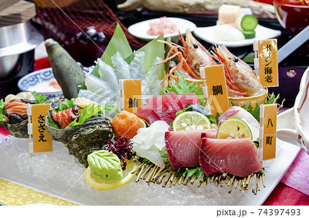 お造り 鮪 ハマチ 海老 鯛 サザエ 刺身 お造り 鮪 ハマチ 海老 鯛 サザエ 刺身 74397493
