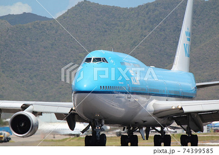 ジャンボジェット機 74399585