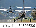 小型飛行機の背後 74399586