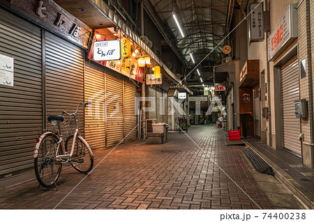 《東京都》コロナ禍の赤羽飲み屋街・緊急事態宣言下の時短営業 《東京都》コロナ禍の赤羽飲み屋街・緊急事態宣言下の時短営業 74400238