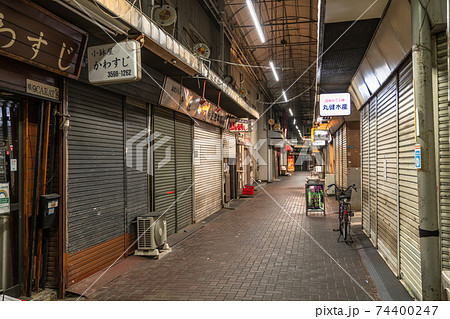 《東京都》コロナ禍の赤羽飲み屋街・緊急事態宣言下の時短営業 《東京都》コロナ禍の赤羽飲み屋街・緊急事態宣言下の時短営業 74400247