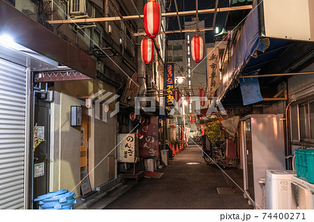 《東京都》コロナ禍の赤羽飲み屋街・緊急事態宣言下の時短営業 《東京都》コロナ禍の赤羽飲み屋街・緊急事態宣言下の時短営業 74400271