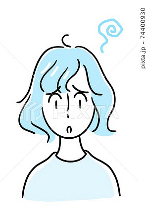 天然パーマ、くせ毛に悩む女性 74400930