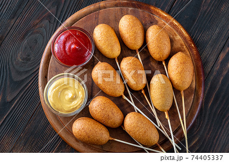 Corn dogs with different dips 74405337