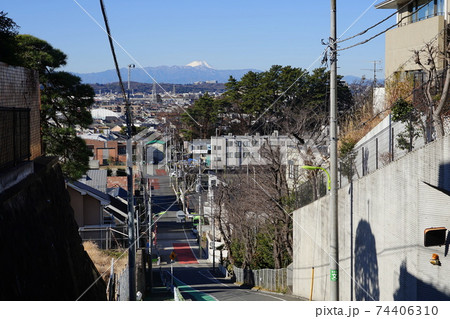 2月 世田谷623富士山と岡本三丁目の坂道(国分寺崖線) 2月 世田谷623富士山と岡本三丁目の坂道(国分寺崖線) 74406310