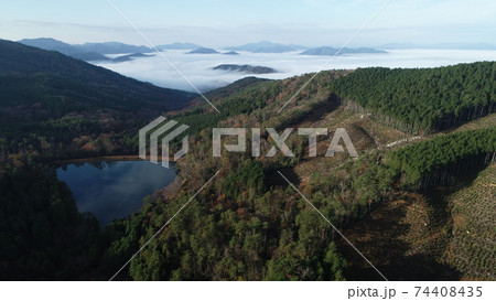 晩秋の里山の雲海 晩秋の里山の雲海 74408435