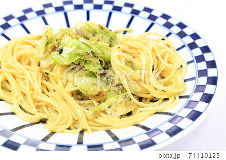 おいしいキャベツとアンチョビのパスタ おいしいキャベツとアンチョビのパスタ 74410125