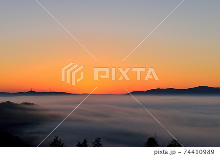 亀岡盆地の雲海 74410989