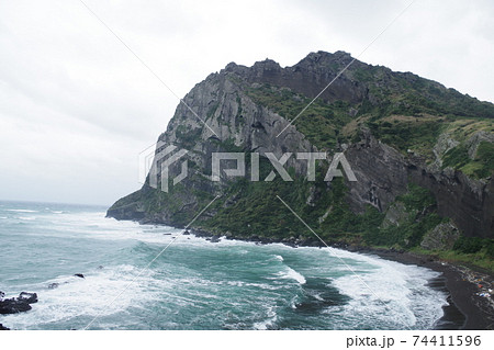 韓国　世界遺産　城山日出峰 74411596