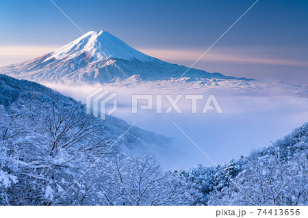 山梨県 富士山と樹氷 日本の冬景色の写真素材
