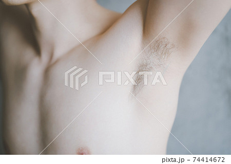 男性のわき毛 男性のわき毛 74414672