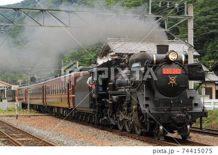 煙を上げて走るC58 パレオエクスプレス|秩父鉄道の蒸気機関車 煙を上げて走るC58 パレオエクスプレス|秩父鉄道の蒸気機関車 74415075