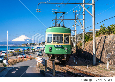 《神奈川県》江ノ電と富士山・湘南 74415184