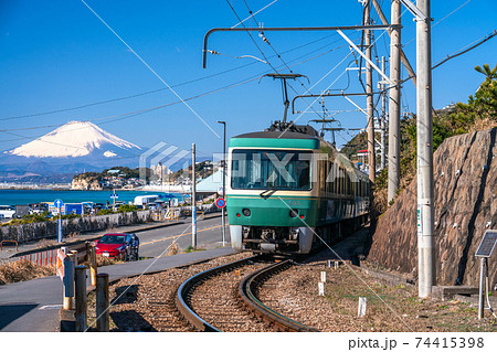 《神奈川県》江ノ電と富士山・湘南 74415398