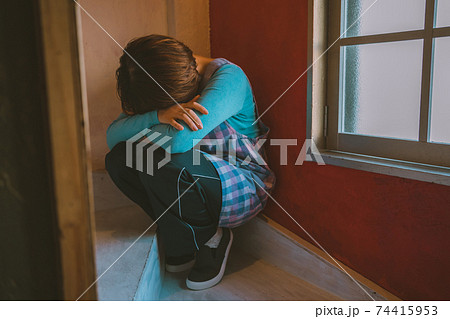 女性保育士の悩み 女性保育士の悩み 74415953