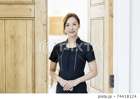 エステティシャン 74418124