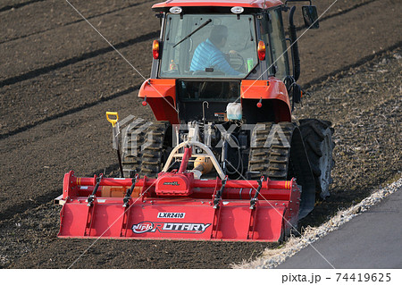 田起こし 最新型キャタピラートラクター 田起こし 最新型キャタピラートラクター 74419625