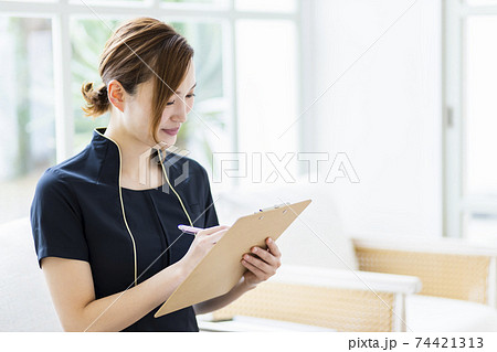 エステティシャン 74421313