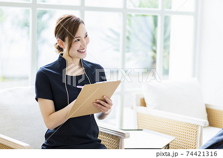 エステティシャン 74421316