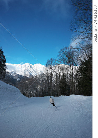 白馬岩岳スノーフィールド　Iwatake Back BowlのViewコースから白馬連峰の眺め 74426357