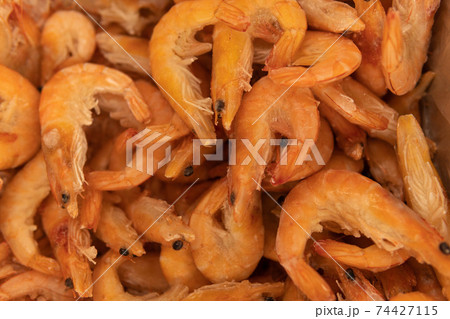 Frozen shrimp on the counter in the supermarket. 74427115