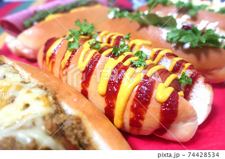 色とりどりのホットドッグ 色とりどりのホットドッグ 74428534