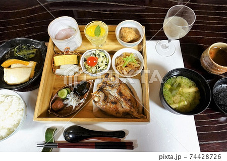 萩の迎賓館「常茂恵旅館」朝食　のどぐろの塩焼きも 74428726