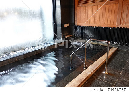 萩の迎賓館「常茂恵旅館」雪化粧の浴室 2021.01 萩の迎賓館「常茂恵旅館」雪化粧の浴室 2021.01 74428727