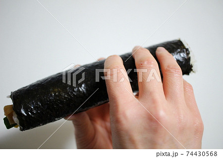 恵方巻き　恵方巻　恵方巻きイメージ 74430568