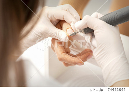 Manicure master removes nail polish 74431045