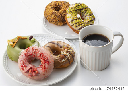ドーナツとコーヒー ドーナツとコーヒー 74432415