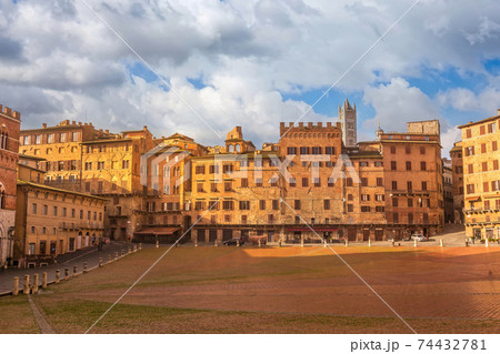 Piazza del Campo in Siena, Tuscany, Italy Piazza del Campo in Siena, Tuscany, Italy 74432781