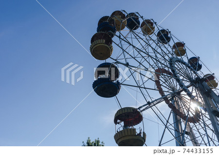 Beautiful retro colorful ferris wheel of the amusement park in the blue sky background.. Beautiful retro colorful ferris wheel of the amusement park in the blue sky background.. 74433155