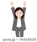 バンザイするスーツの女性 74436609