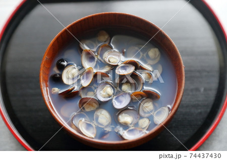 しじみ汁 74437430