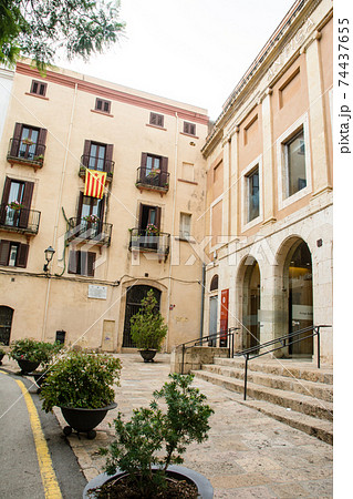 スペインバルセロナ郊外のタラゴナの街並み 石造りの古い建物の写真素材