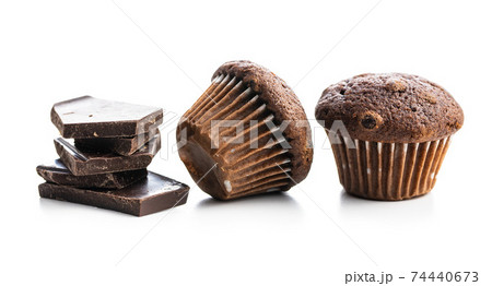Chocolate muffins and chocolate bars. Sweet dark cupcakes Chocolate muffins and chocolate bars. Sweet dark cupcakes 74440673