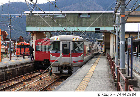 キハ189かにカニはまかぜが寺前駅に停車 キハ189かにカニはまかぜが寺前駅に停車 74442884