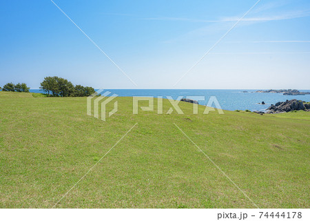 5月晴れの美しい種差海岸の写真素材 5月晴れの美しい種差海岸の写真素材 74444178