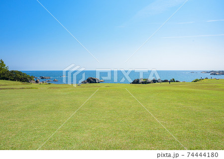 5月晴れの美しい種差海岸の写真素材 5月晴れの美しい種差海岸の写真素材 74444180