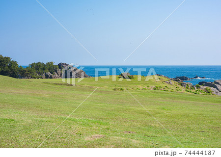 5月晴れの美しい種差海岸の写真素材 5月晴れの美しい種差海岸の写真素材 74444187
