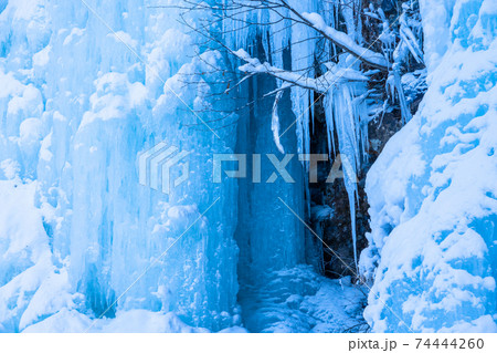 《長野県》氷爆・凍結の善五郎の滝 《長野県》氷爆・凍結の善五郎の滝 74444260