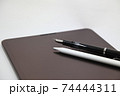 タブレット端末とデジタルペン＆万年筆 74444311