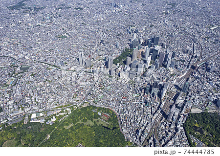 代々木公園上空から新宿周辺の俯瞰 空撮の写真素材