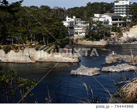 五浦岬公園から見た六角堂 五浦岬公園から見た六角堂 74444966
