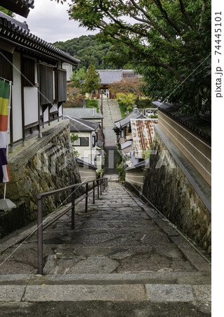 叡福寺　西方院から叡福寺を望む　大阪府南河内郡太子町 74445101