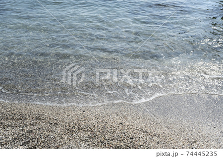 神奈川県三浦市毘沙門の海岸波打ち際 神奈川県三浦市毘沙門の海岸波打ち際 74445235